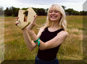 Maisie Peters poses with her Official Number 1 Album Award from the Official Charts Company for The Good Witch (credit: Sophie Scott) 
